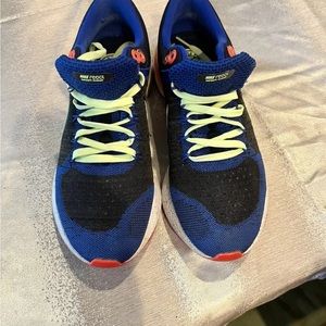 Used men’s Nike shoes blue and orange